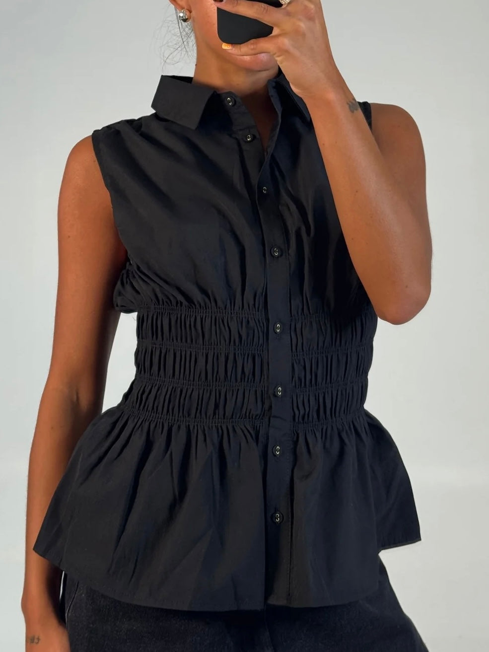 Soda Sleeveless Shirt - Black