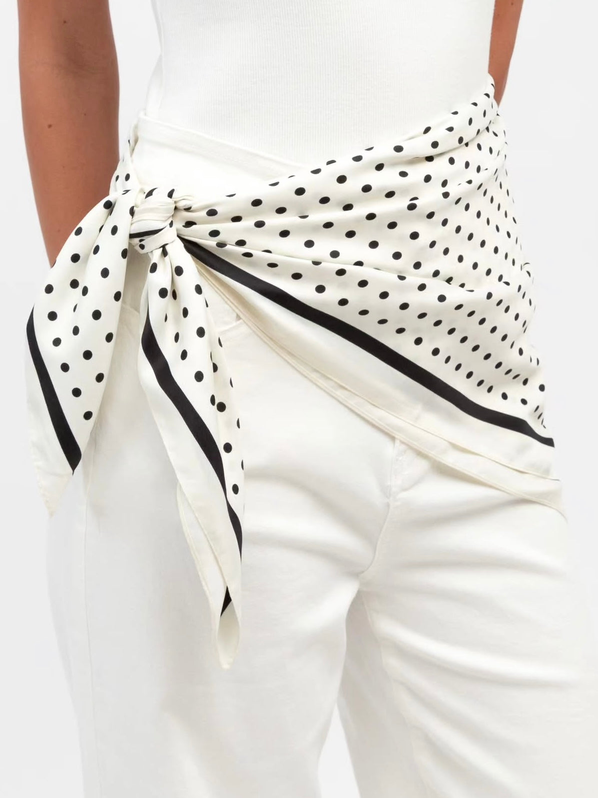 Nora Scarf - Black / White