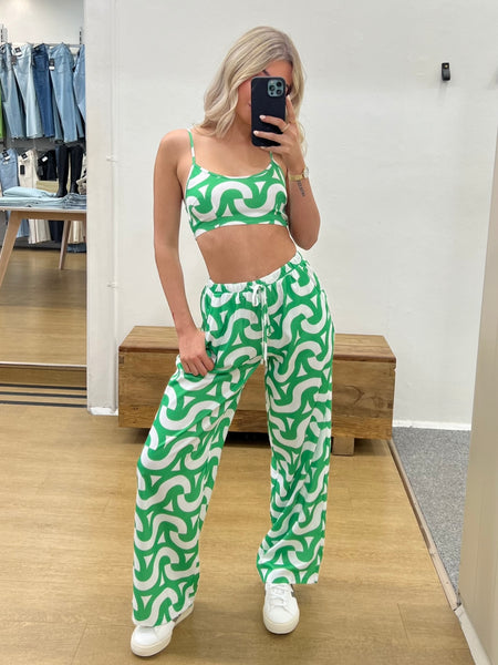 Arles Crop